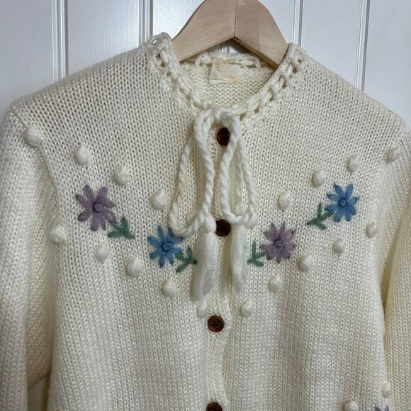 Vintage Floral Embroidered Cardigan Cream L/XL 3D Flowers Cottagecore Tie Neck - Picture 13 of 16